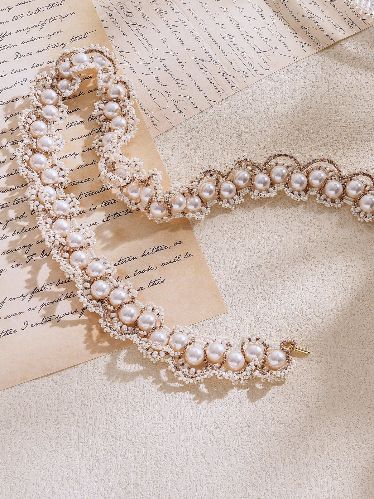 T126 Alina - White Queen Necklace