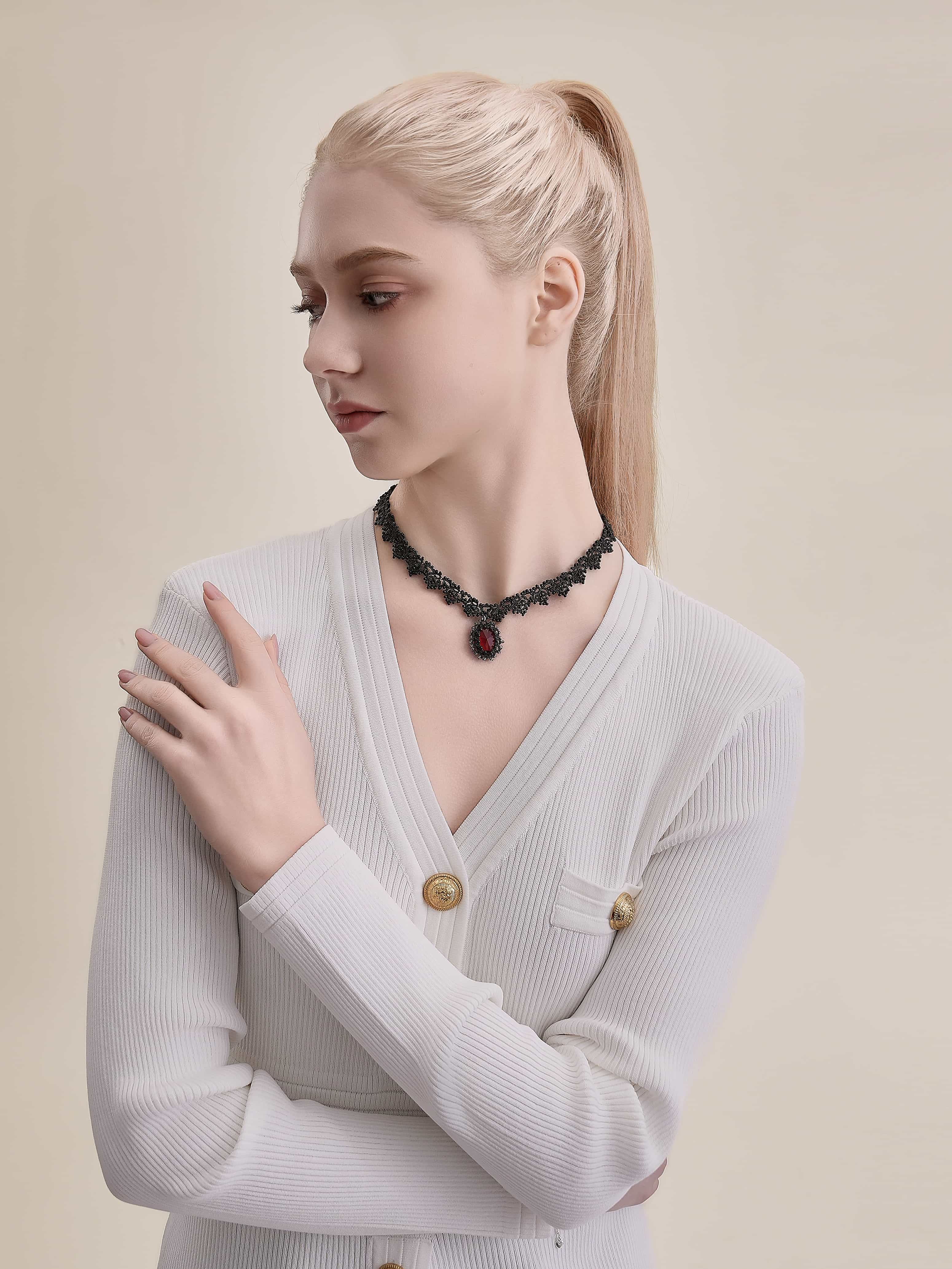 T120 Alina - Black Choker